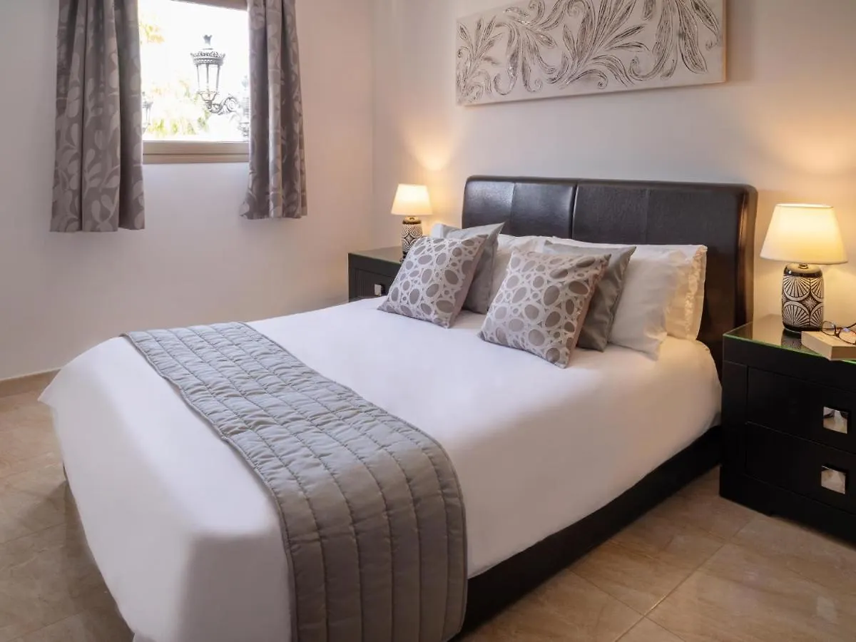 Villa Wudas La Caleta アデヘ