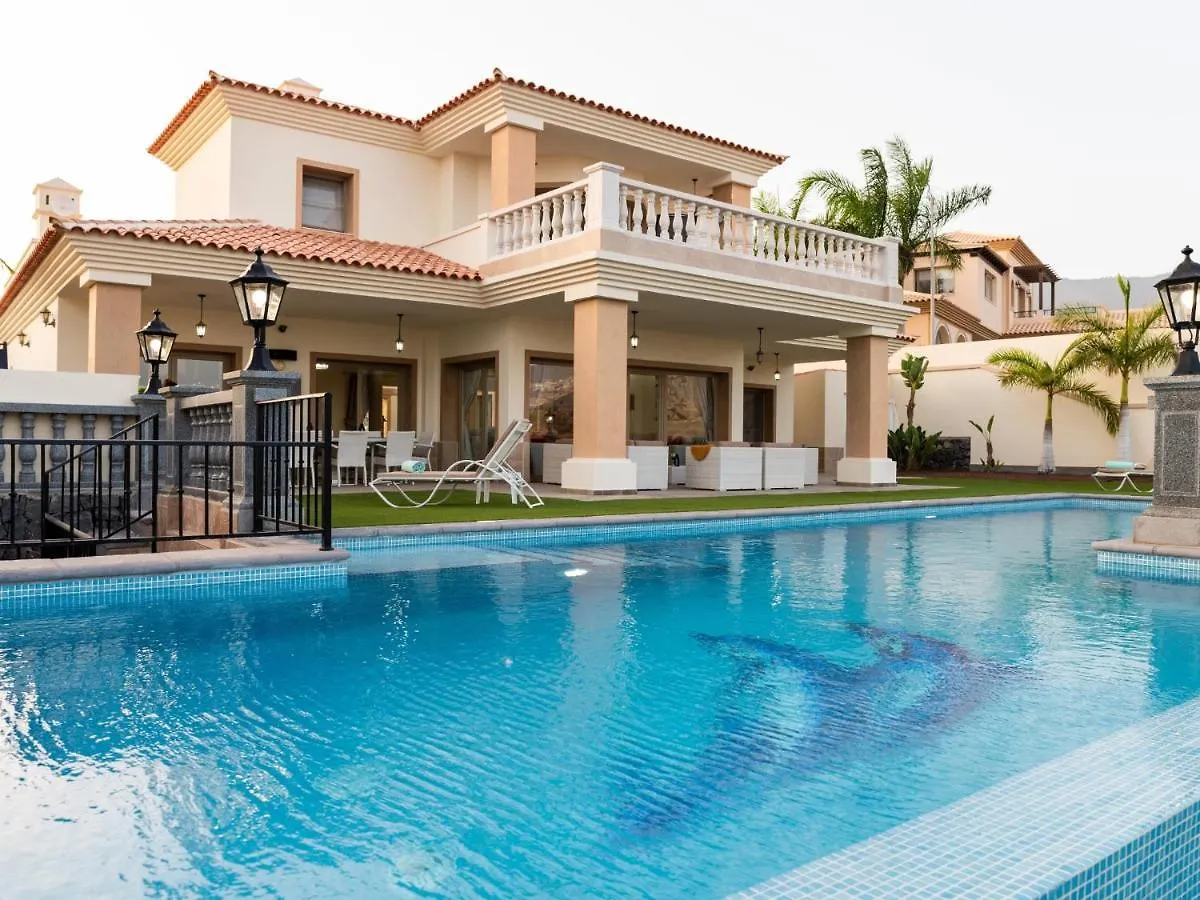 Villa Wudas La Caleta アデヘ