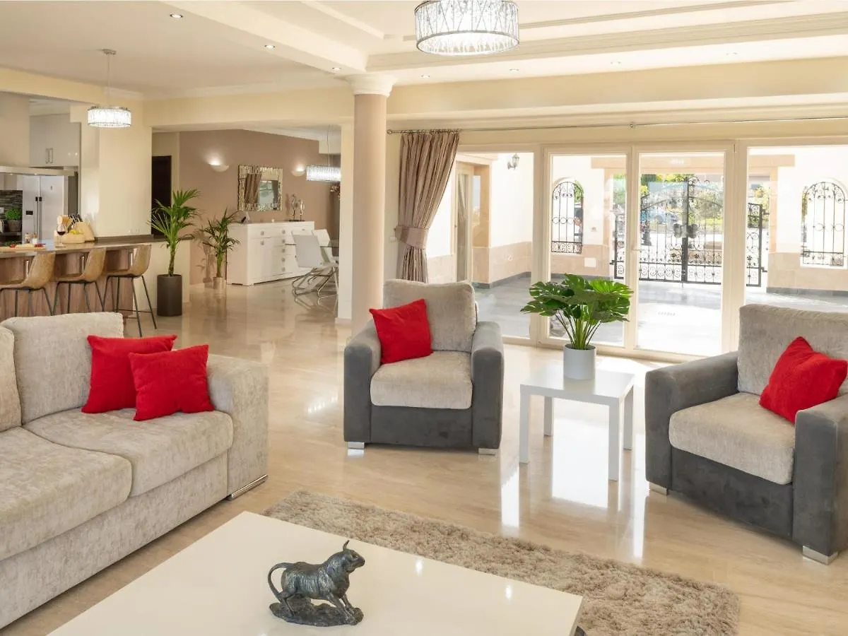 Villa Wudas La Caleta アデヘ
