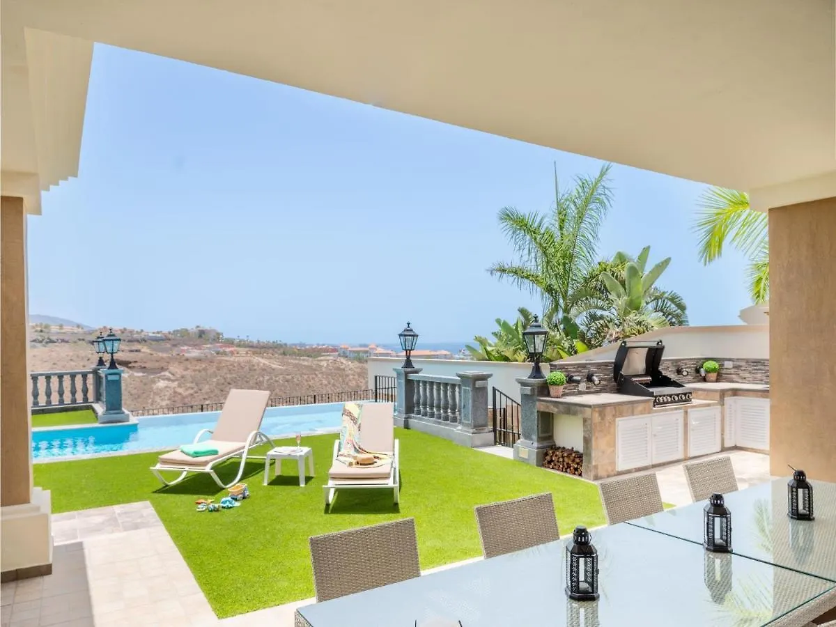 Villa Wudas La Caleta アデヘ